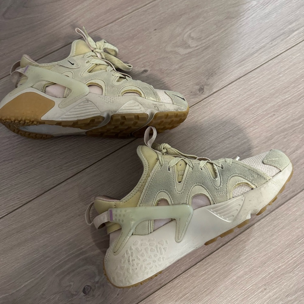Nike cream huarache sneakers